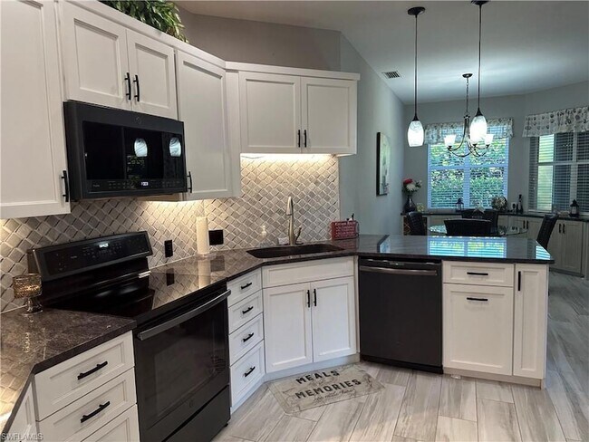 Building Photo - 8564 Fairway Bend Dr