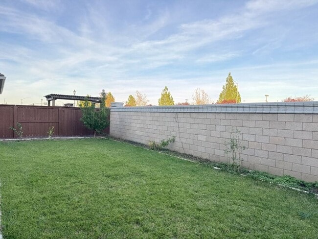 Building Photo - Beautiful 5-Bedroom Home with Solar