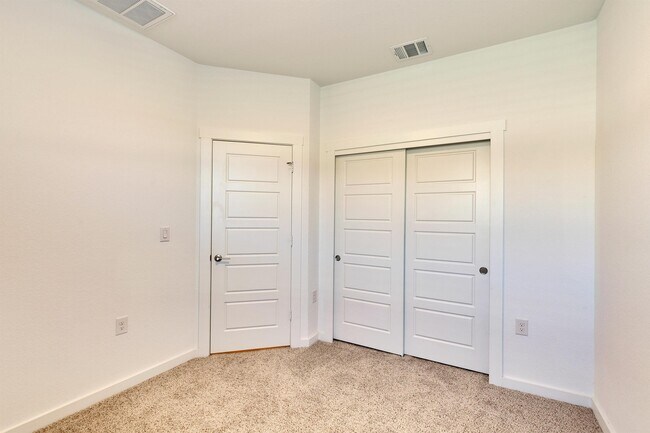Building Photo - 13920 Lubeck Dr