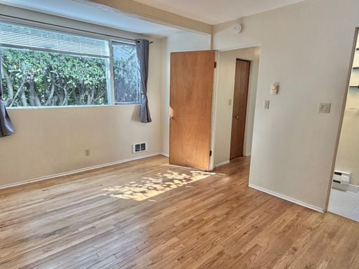 Building Photo - Charming 1-Bedroom Retreat in Queen Anne - Near Fremont! Available Now!