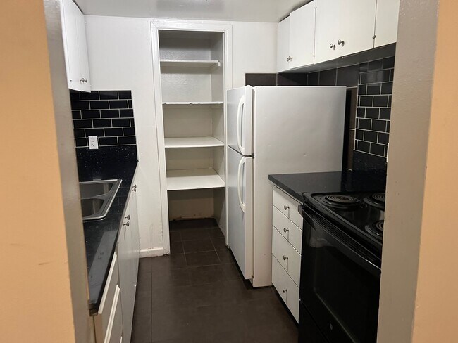 Building Photo - 68 E 200 S