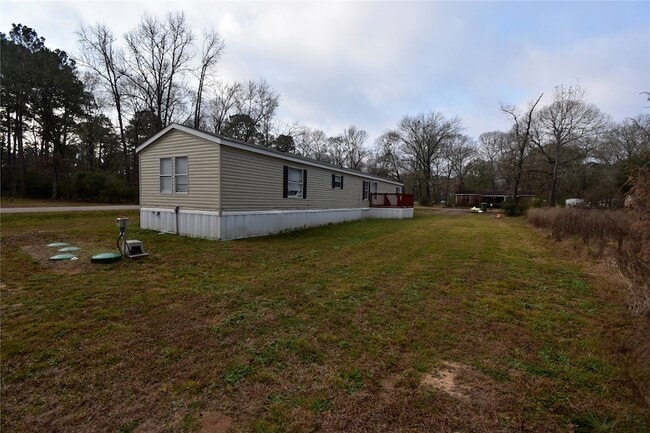 Building Photo - 2 Lakeview Ln
