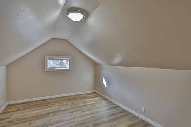 Building Photo - 2 Bed 1.5 Bath Single Family Home With Large Upper Loft Area in Wausau