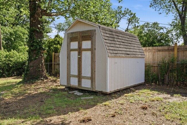 Building Photo - 8936 E 33rd Pl