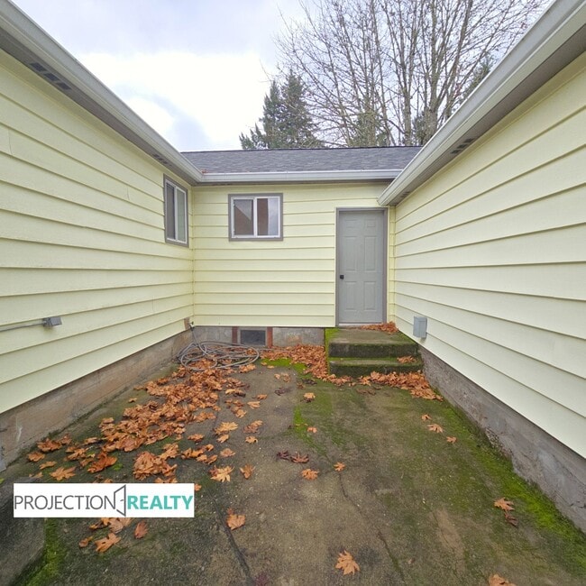 Building Photo - 32535 Coal Creek Rd