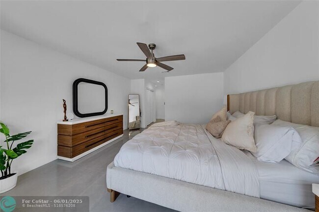 Building Photo - 9585 Carousel Cir S