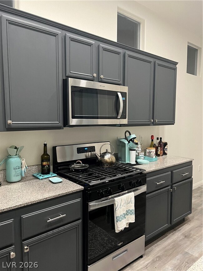 Building Photo - 230 Tayman Park Ave