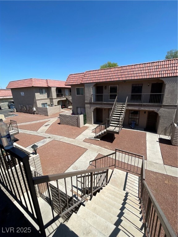 Primary Photo - 4300 N Lamont St