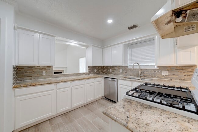 Building Photo - 42 N Timber Top Dr