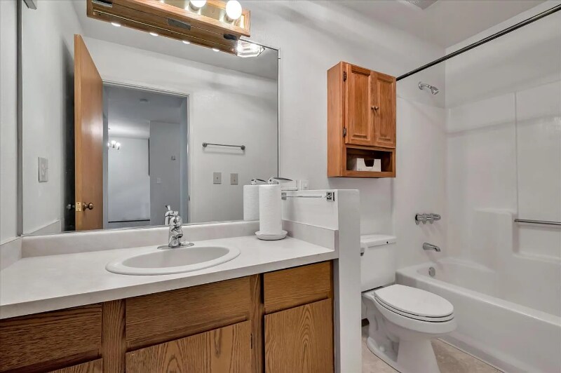 Building Photo - 106 Vista Prieta Ct