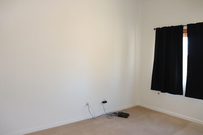 Building Photo - East Side 3 Bed 2 Bath Energy Efficient Pulte Home