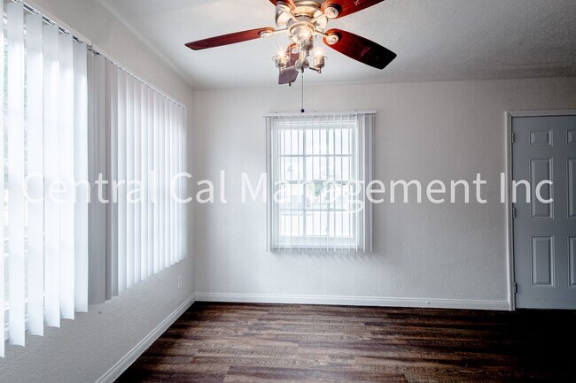 Building Photo - 4 Bedroom/2 Bath Home in Central Bakersfield - $1995 Per Month!