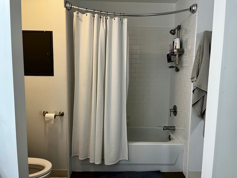 Shower - 1201 Pine St