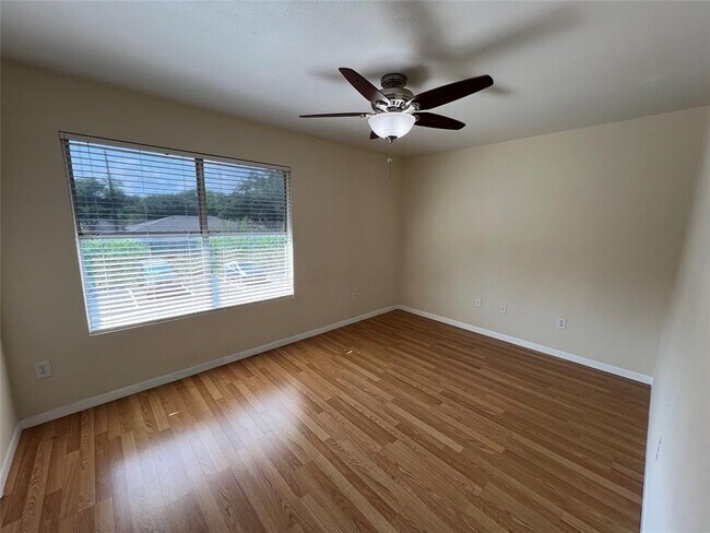 Building Photo - 2450 Ashdale Dr
