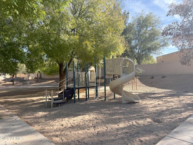 Building Photo - 2314 S Lynch