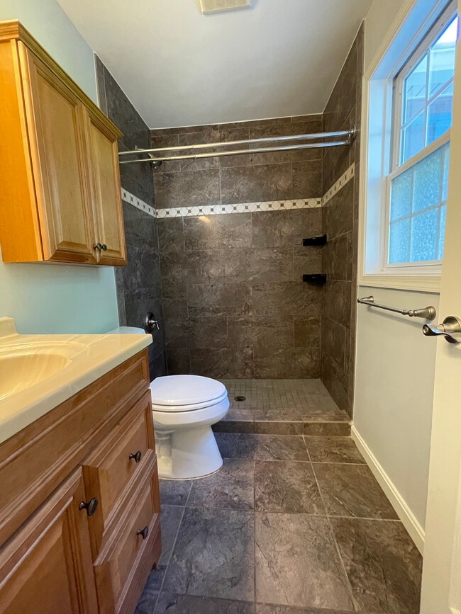 Building Photo - 3128 Headrow Cir