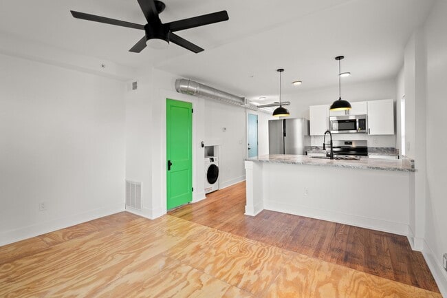 Building Photo - 217 W 13th St