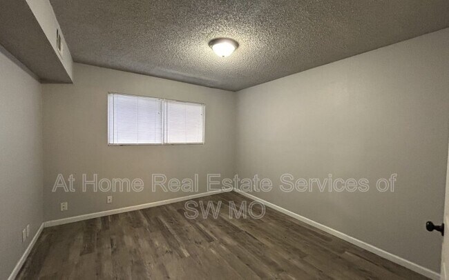 Building Photo - 930 S Campbell Ave