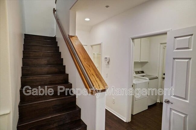 Building Photo - 27023 Fairway Ln