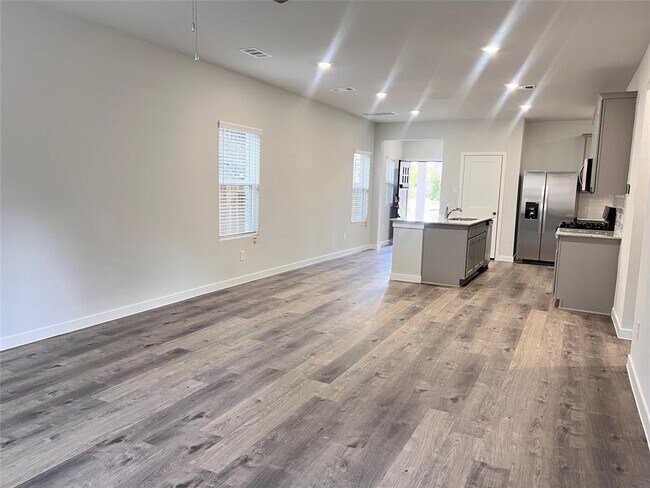Building Photo - 7870 Alset Dr