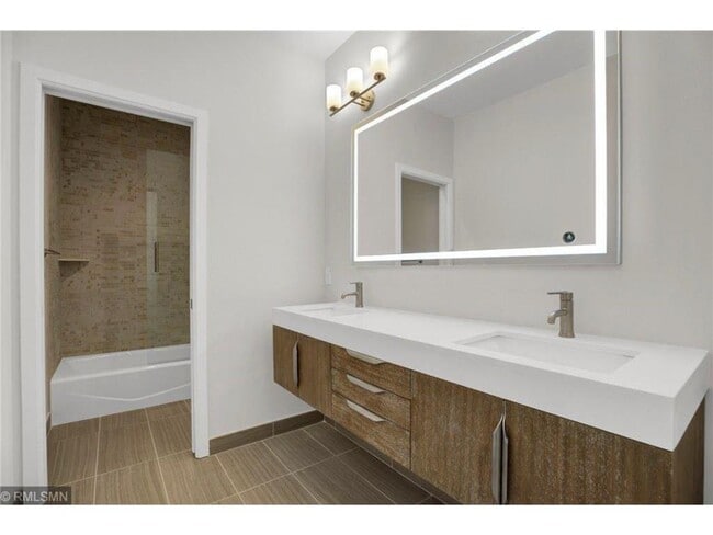 Building Photo - 3408 W 60th St