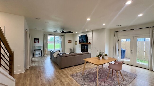 Building Photo - 917 NE Arleta Gardens