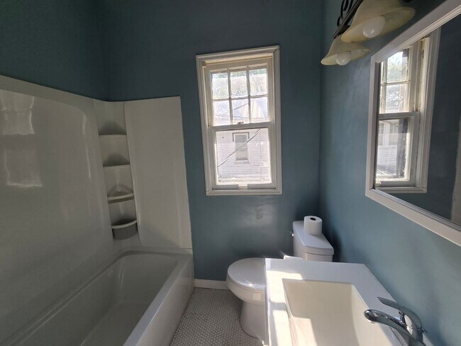 Building Photo - Charming Historic 2BR Apartment with Garag...