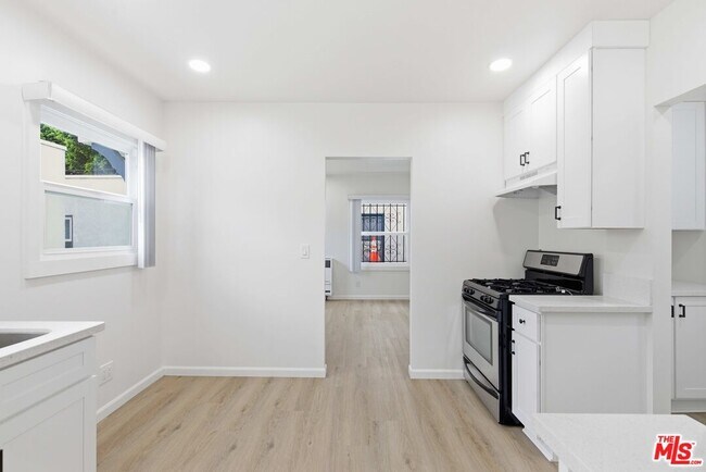 Building Photo - 580 W 15th St