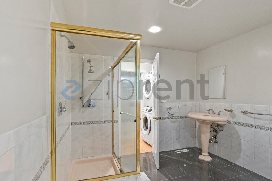 Building Photo - 9 La Salle Ave