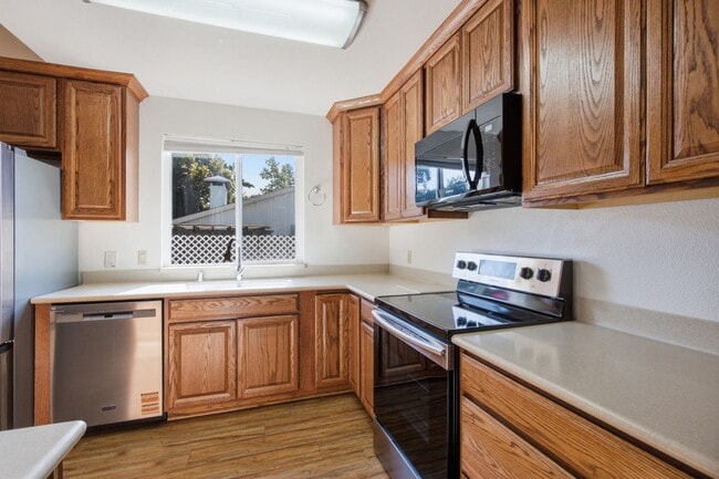 Building Photo - 7113 Mountainside Dr