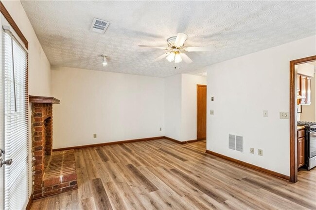 Building Photo - 1105 Booth Ct SW