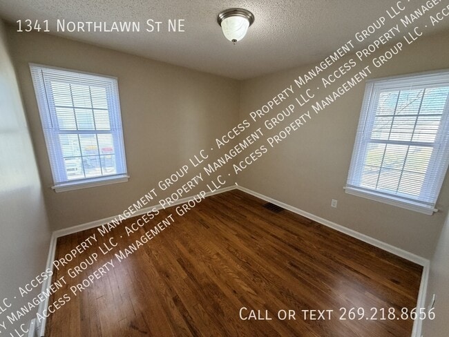 Building Photo - 1341 Northlawn St NE