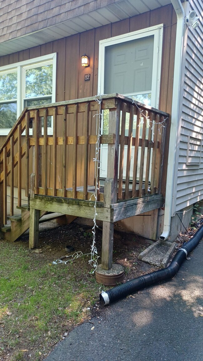 Building Photo - 82 Glen Eagle Dr