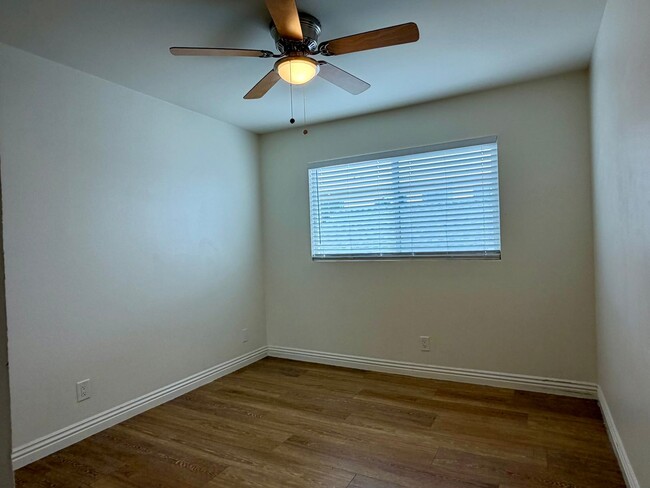 Building Photo - 529