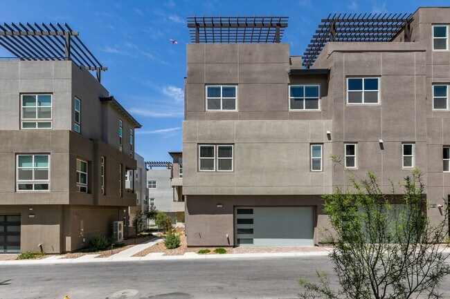 Building Photo - Stunning 4-Level Townhome in Inspirada | R...