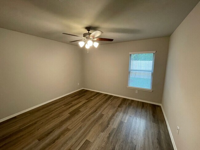 Building Photo - 731 Long Cedar Dr