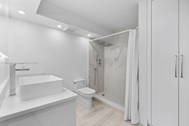 Building Photo - 230 174th St