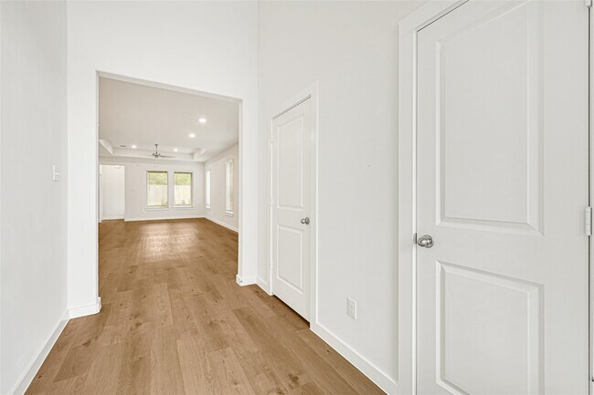 Building Photo - 31819 Autumn Spur Ln