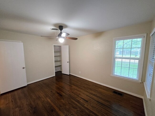 Building Photo - Midway Hollow 3 bed/2 bath Cottage Style Home