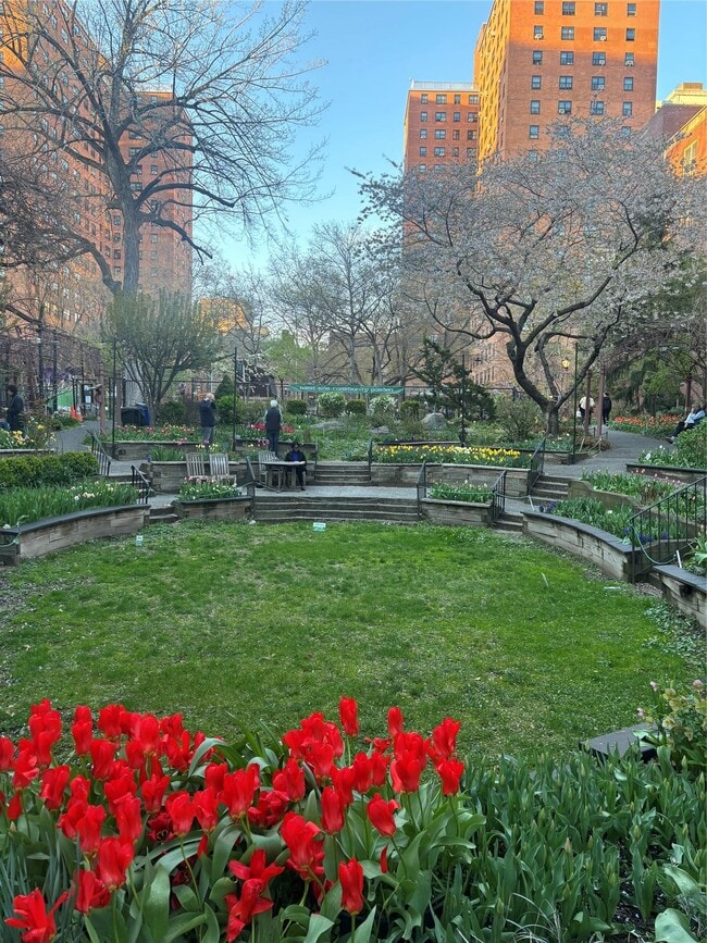 Building Photo - 129 W 89th St