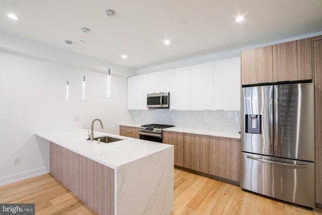 Building Photo - 119 Greenwich St