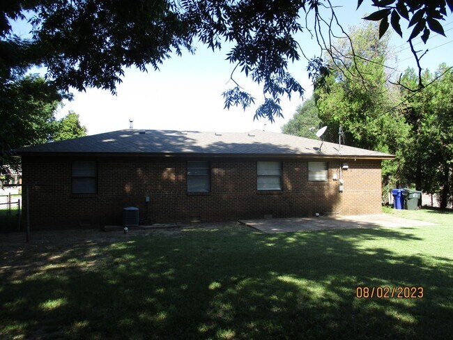 Building Photo - Updated (3) Bed/(1) Bath in Core Norman!