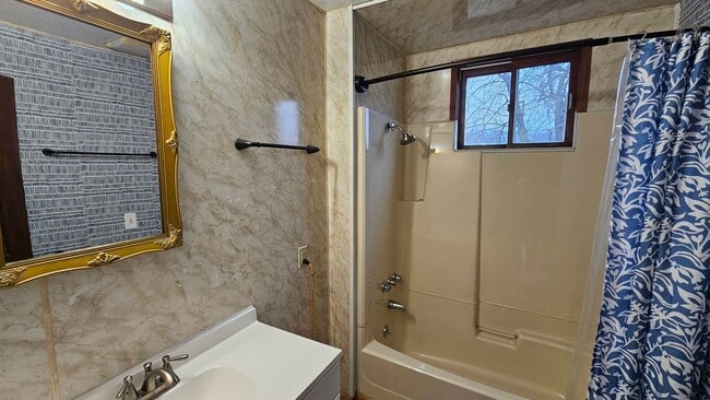 Building Photo - Farm House in Arlee