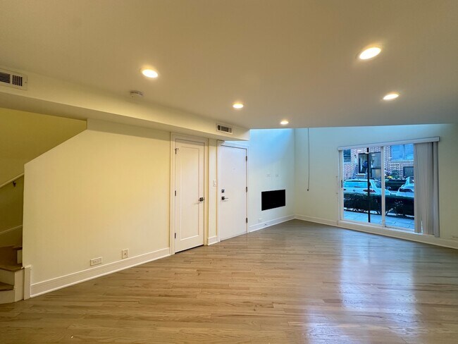 Building Photo - 959 W Grace St