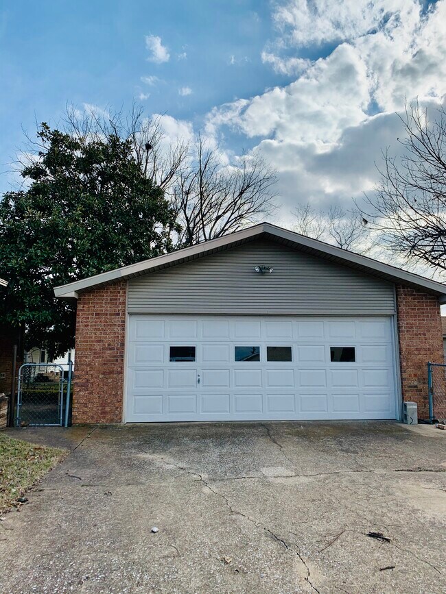 Building Photo - 226 Tolbert Ave