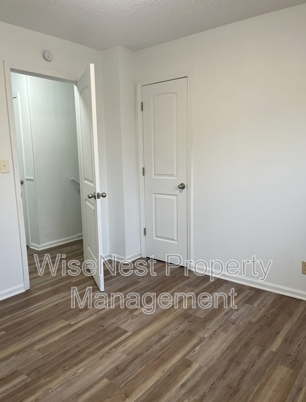 Building Photo - 805 W 39 St N