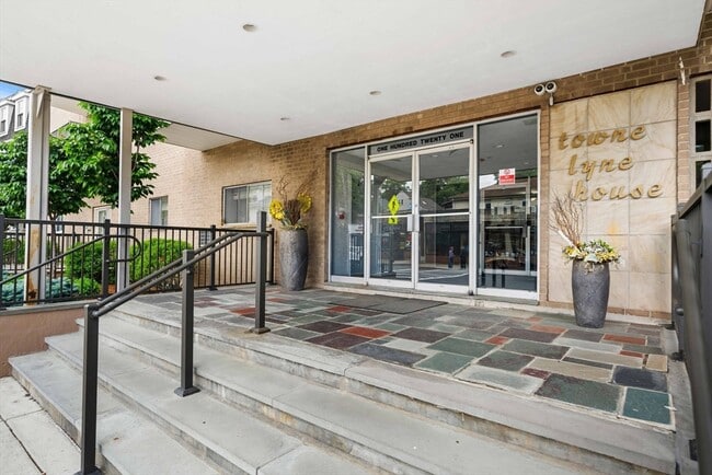 Building Photo - 121 Tremont St