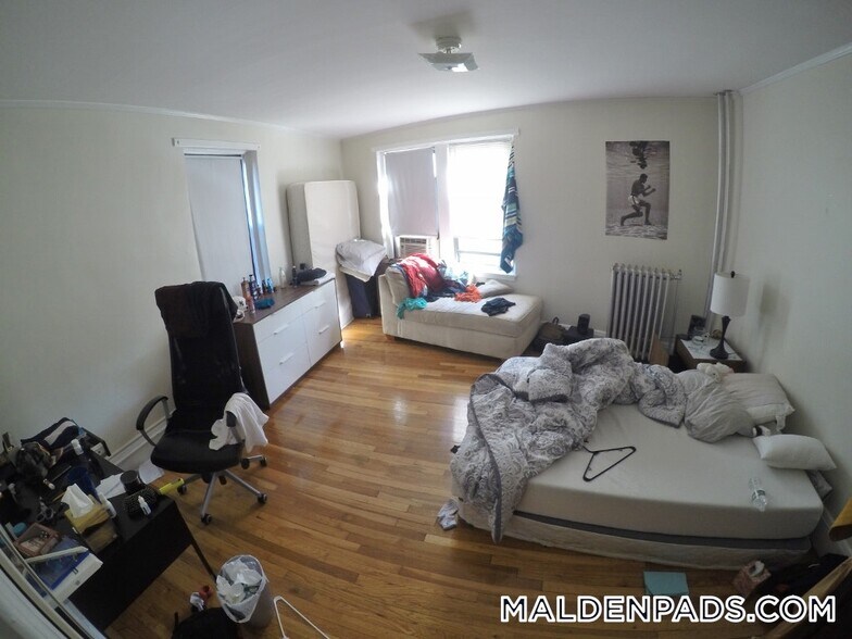 Building Photo - 349 Pleasant St