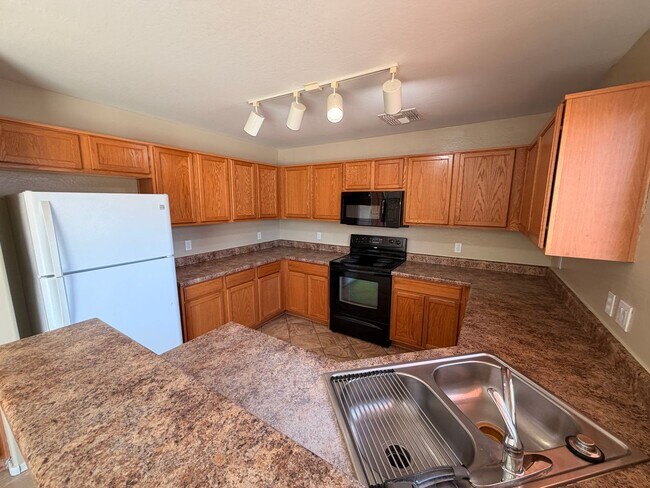 Building Photo - Updated 4x2 Buckeye Home *NO* Carpet & Downstairs Primary Bed!