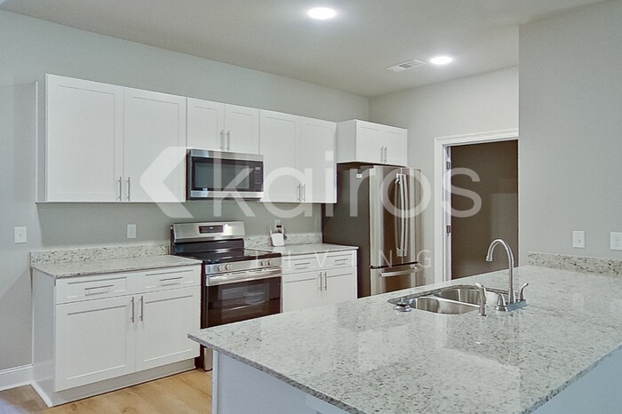 Building Photo - 13745 Pinyon Dr